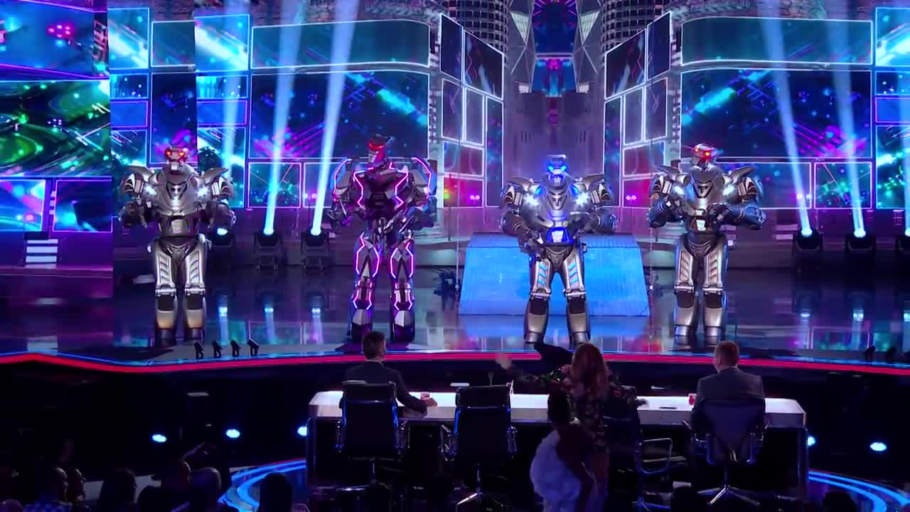 Titan the Robot enters a Clash of Titanic Proportions | SEMI-FINAL | BGT-2022