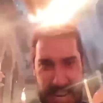 Christos Anesti! Holy fire from Jerusalem Orthodox Church doesn't burn