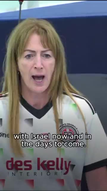 Un discorso infuocato di Clare Daly, membro del Parlamento UE
