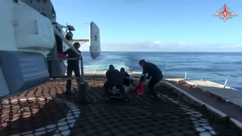 Nel Mar Cinese Orientale, navi da guerra della Marina russa e della Marina cinese