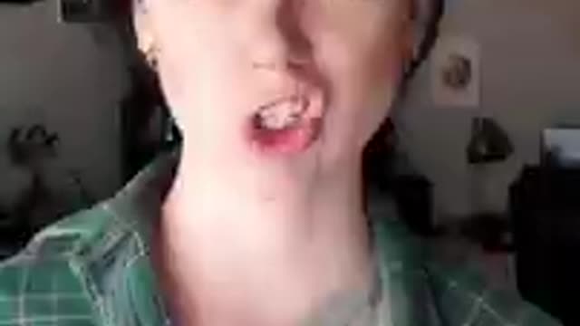 Danse en faisant des grimaces sur TikTok