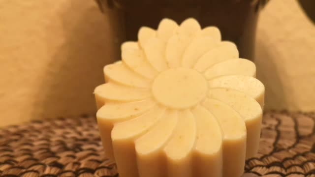 DIY SUNFLOWER SOAP WITH COLLAGEN