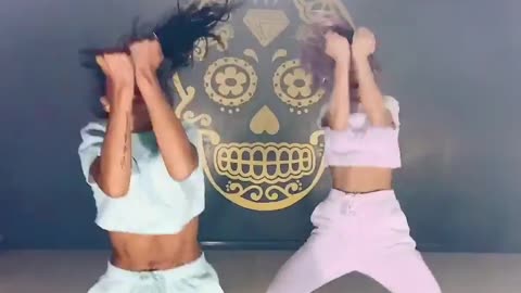 🔥🔥🔥Two beautiful and dangerous girls🔥🔥🔥