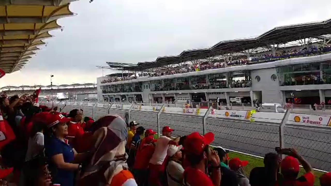 Motogp top speed 350kmh at Sepang 2017 wet race.