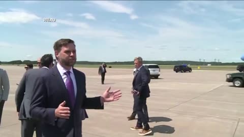 JD VANCE DOES INTERVIEW INFRONT OF AIR FORCE 2