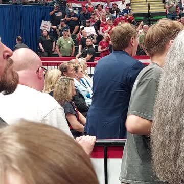 Trump introduced Sarah Palin in Anchorage Alaska Rally