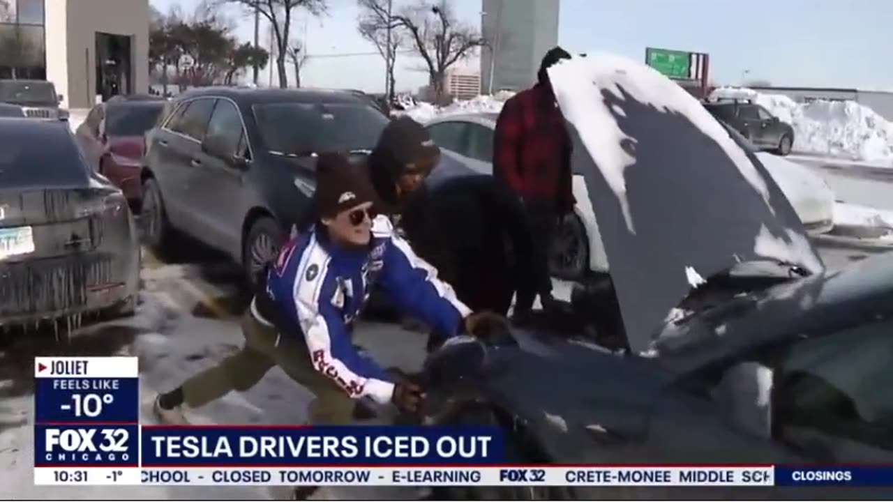 TESLA SUPERCHARGING STATION PACKED IN CHICAGO, DEAD CARS LINE PARKING LOT DUE TO FRIGID TEMPS