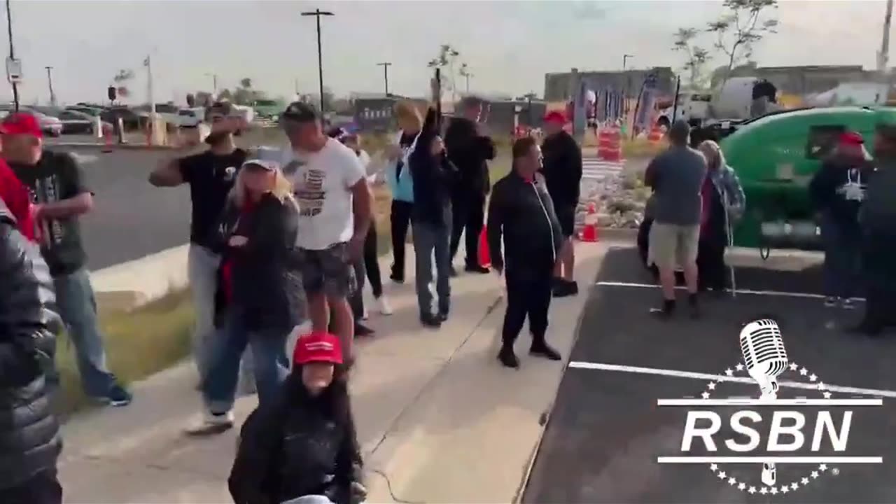 Trump rally lines 500 miles away from home !!!! lol !!!