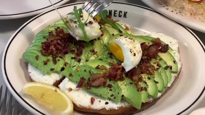 Delicious Bruschetta with a good combination of avocado and soft-boiled. We will take you to a very satisfying restaurant.