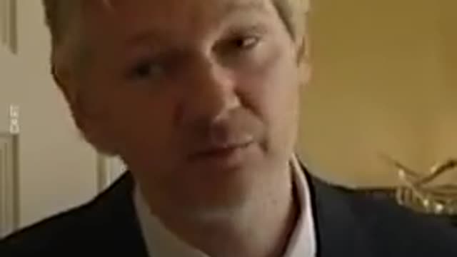32 -Julian Assange explica a influencia dos midia nas guerras