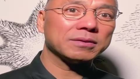 20220811文贵先生GETTR²： #邪恶中共：中央公园的马车，资本主义城市的油板路上训马对动物是绝对的虐待。共产党给人锁上链子，一锁一二十年，还生7八个不同爹的孩子，多少个锁链女？