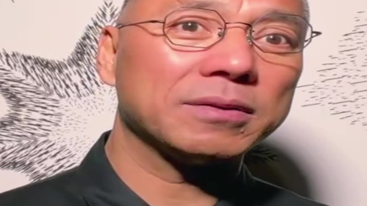 20220811文贵先生GETTR²： #邪恶中共：中央公园的马车，资本主义城市的油板路上训马对动物是绝对的虐待。共产党给人锁上链子，一锁一二十年，还生7八个不同爹的孩子，多少个锁链女？