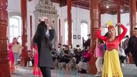 China dismantles a mosque and turns it into a dance hall - " Islam is a mental illness"