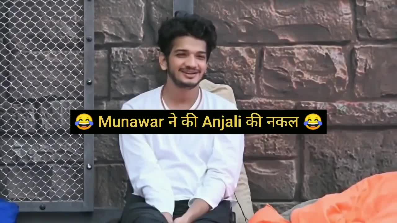 Munawar making fun of Anjali 😁