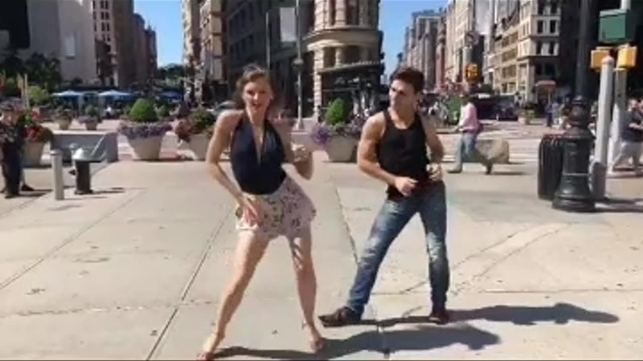 Gril and boy dance viral