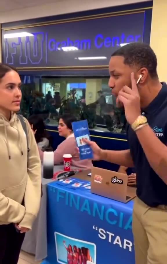 they caught BenDaDonnn recruiting girls to onlyfans at a college job fair 😭😭