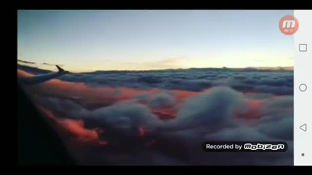 1억 5천 만 키로 떨어졌는데 햇빛이 구름 아래에. It fell to 150 million kilometers and the sunlight under the clouds.