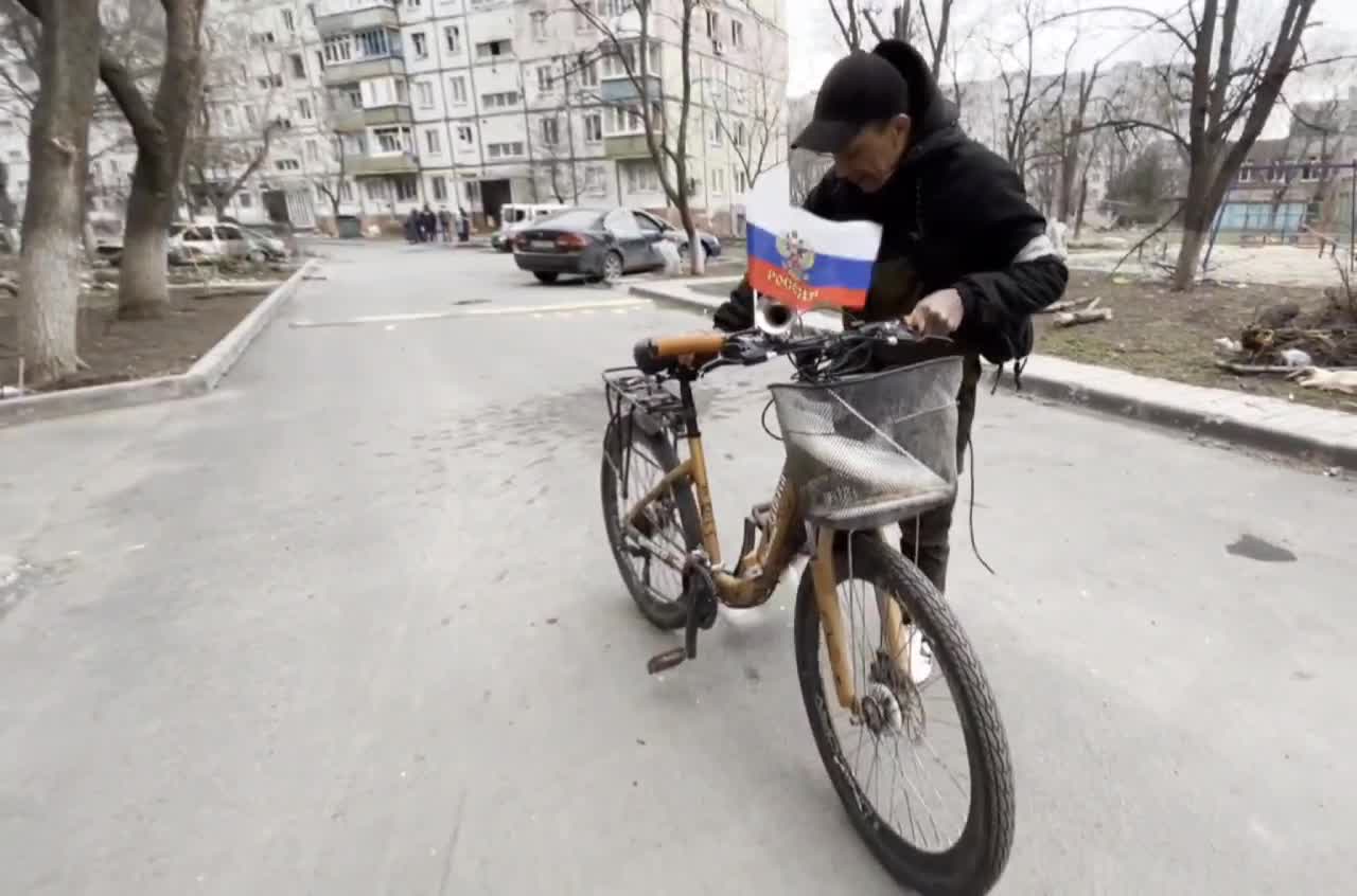 Ukraine War - "We are alive, everything is fine, Russia is with us!"