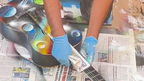 Street Artist Paint Guitar for 10 euros