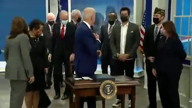 Biden MALFUNCTIONS Forgets His Own Mask Policy on Live TV