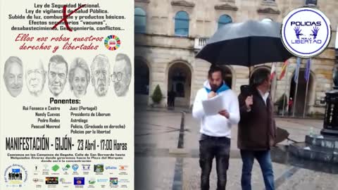 AGENTE DE POLICÍA ESPAÑOL LÉE MANIFIESTO EN PUBLICO DIRIGIDO A SUS COMPAÑEROS