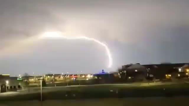 EPIC lightning in Sioux Falls, South Dakota! ⚡️