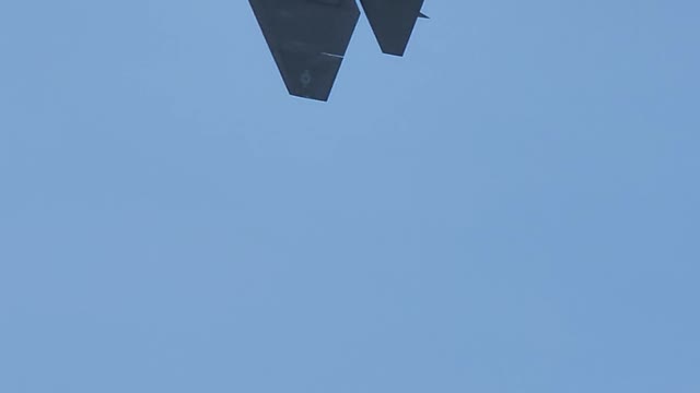 F-22 flying