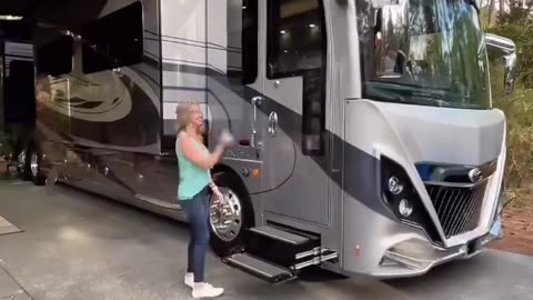 This is one luxury RV🤩🤩