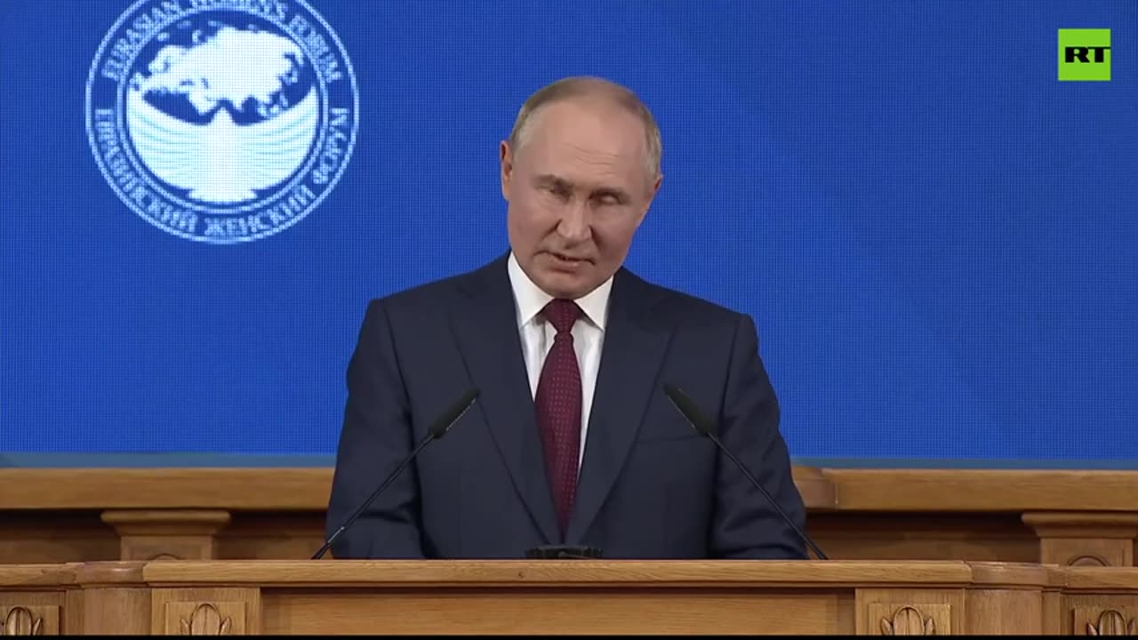 Putin thanks Russian women for their creative energy and hard work