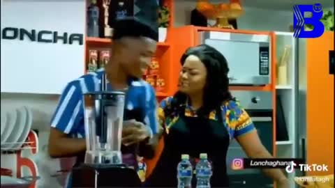 Kofi Kinaata in the Kitchen