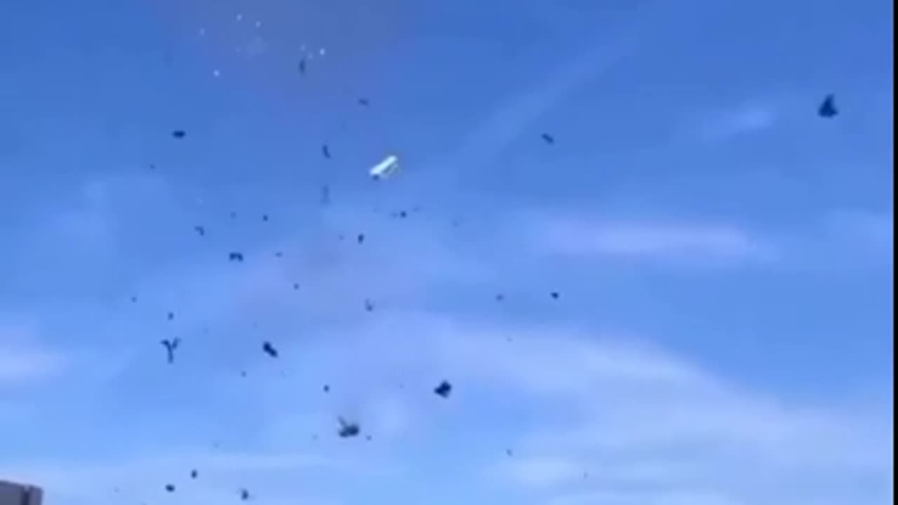 PLANES COLLIDING