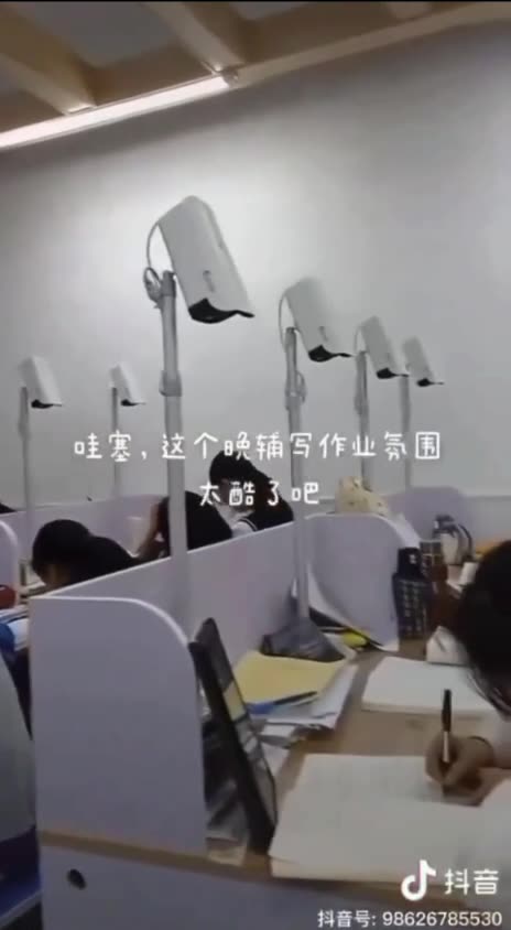 С такими темпами вскоре ИИ будет следить и за взрослыми на работе