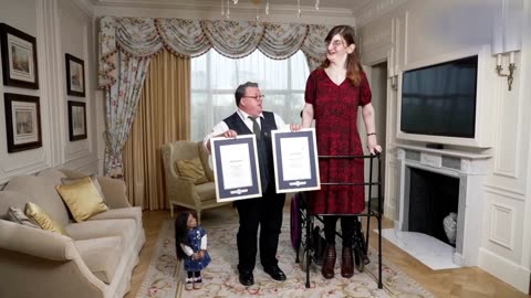 The World’s Tallest & Shortest Women Met At A Guinness World Records Day Tea Party At London’s Savoy Hotel