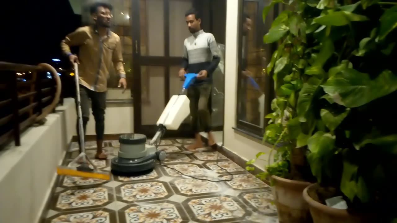 DEEP HOUSE Clean with Floor Machine .