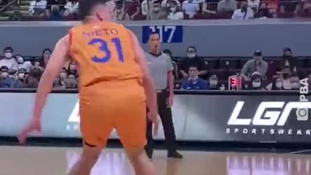 CJ Perez Nag-ala Michael Jordan Pahiya ang depensa ng import! _ Manuel at Clark Muntik mag-pang-abot