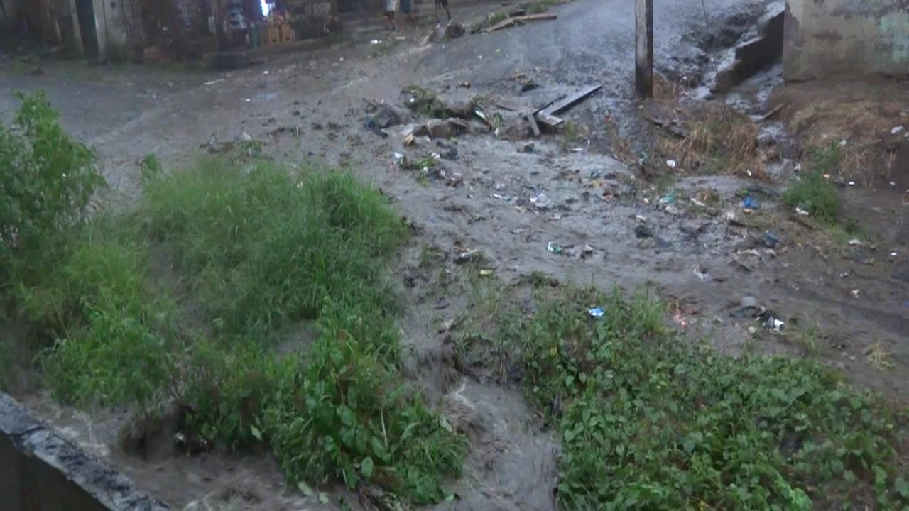 FUERTE LLUVIA EN LA CIUDAD DE GUAYAQUIL.