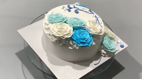 This cake is very beautiful. It can be made together with the video