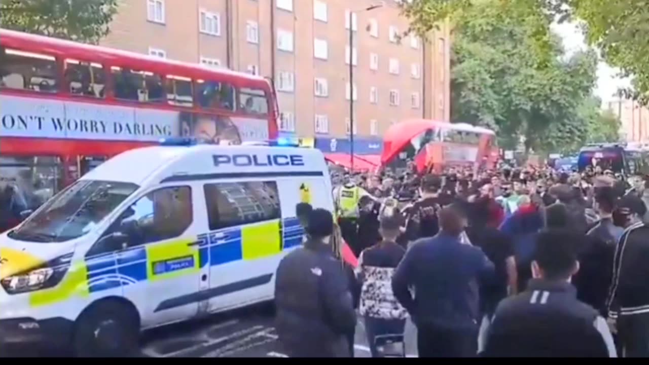 Cops attacked in London