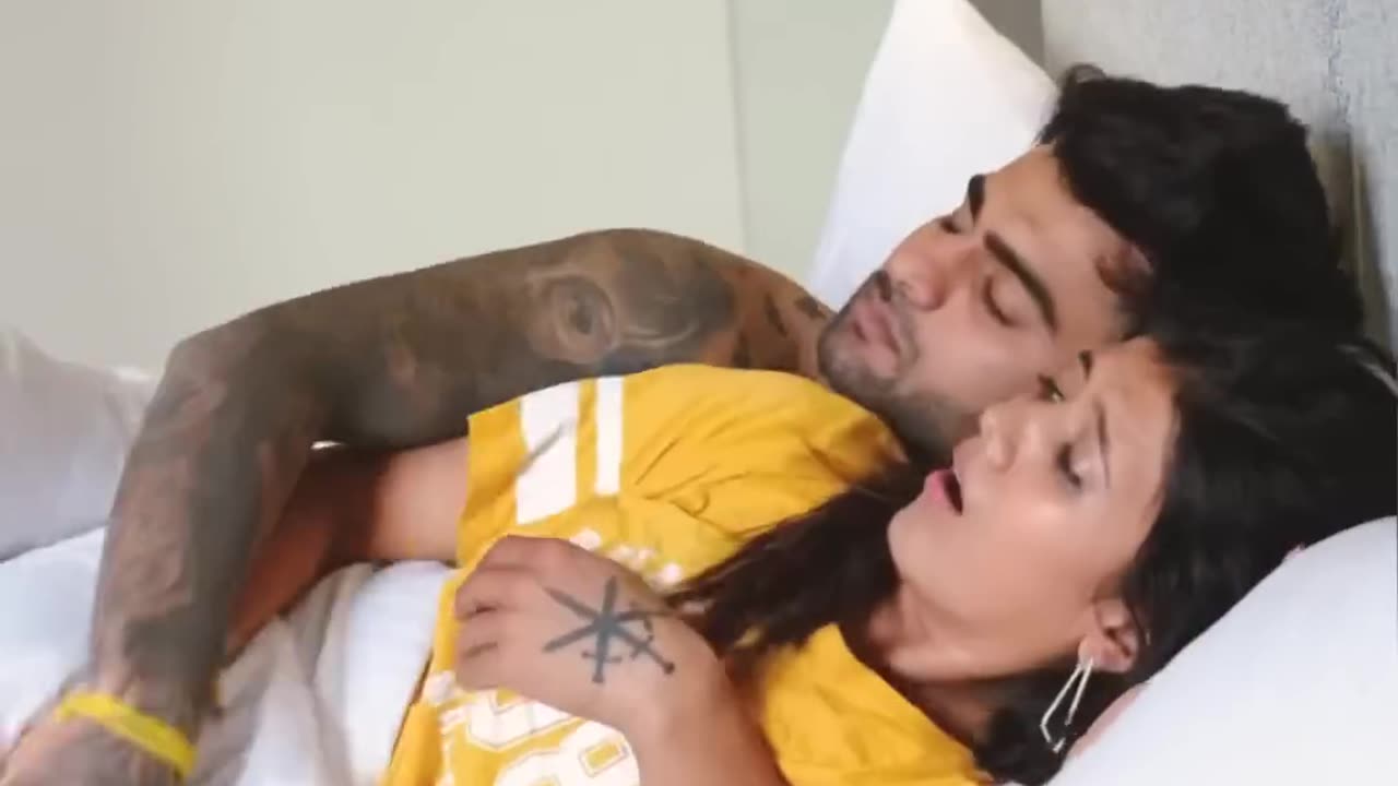 Subah kaun karta hai aisa🥺🤣 #shorts #ytviral #couple #comedy #trending