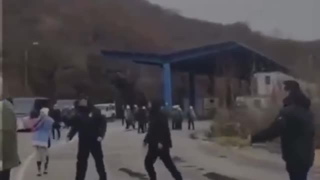 Serbs broke through a border checkpoint