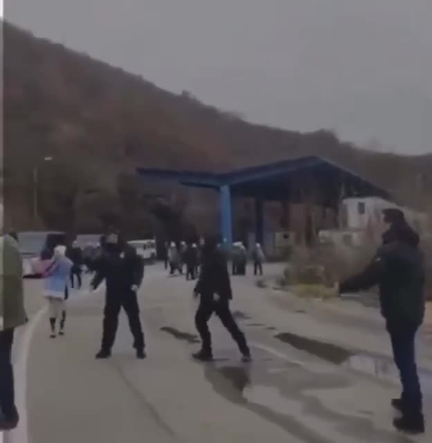 Serbs broke through a border checkpoint