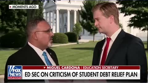 Peter Doocy presses Biden’s education secretary over student loans #shorts