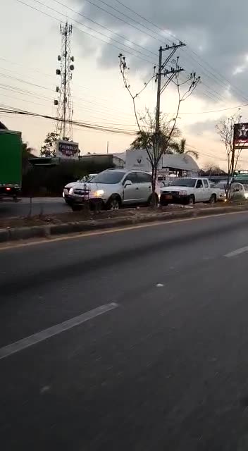 Bloquean la Troncal de Occidente en Turbaco tras cobro de peajes