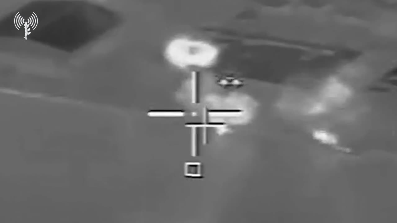 🇮🇱🇾🇪Footage of Israeli Air Force fighter jets striking energy facilities and ships in Yemen