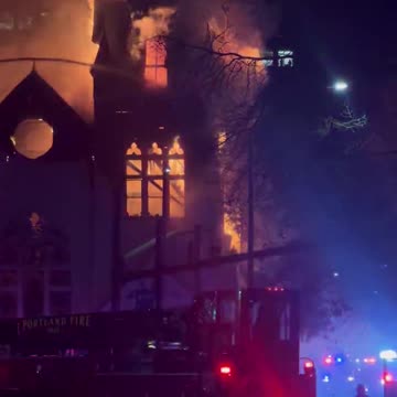 DEVELOPING! Portland, Oregon: Firefighters are Batting a Large 3 alarm Church fire