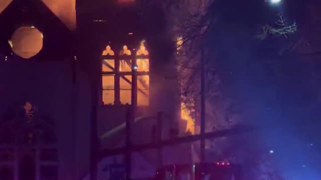 DEVELOPING! Portland, Oregon: Firefighters are Batting a Large 3 alarm Church fire