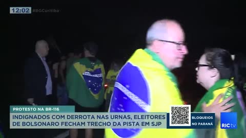 Caminhoneiros bolsonaristas fazem protestos e fecham estradas pelo Brasil