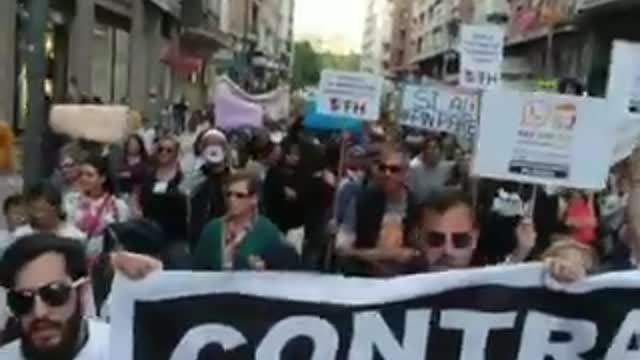 Miles de personas con el Pin Parental: "Nuestros hijos son nuestros", no del Gobierno (1)