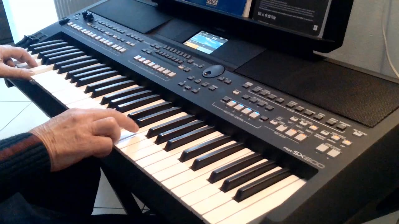 Soleado (Daniel Sentacruz Ensemble) cover by Henry, Yamaha PSR-SX600