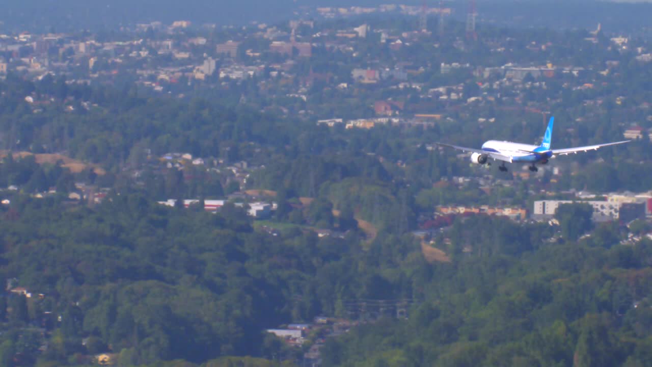 Boeing 777X on Approach